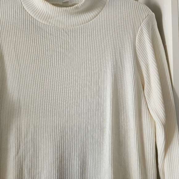 Uniqlo Mock Neck Sweater - Picture 4 of 6